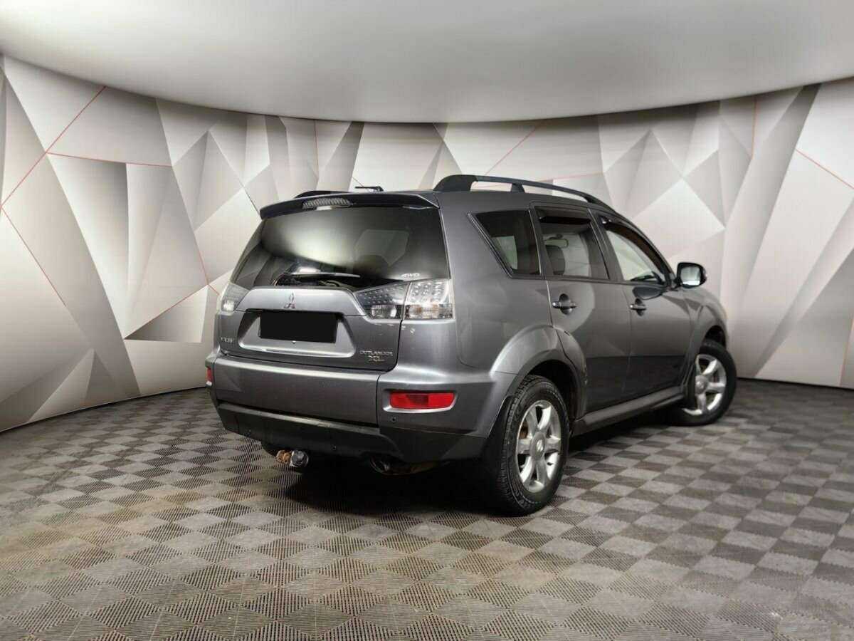 Mitsubishi Outlander с пробегом — 2011 год. Фото: #1