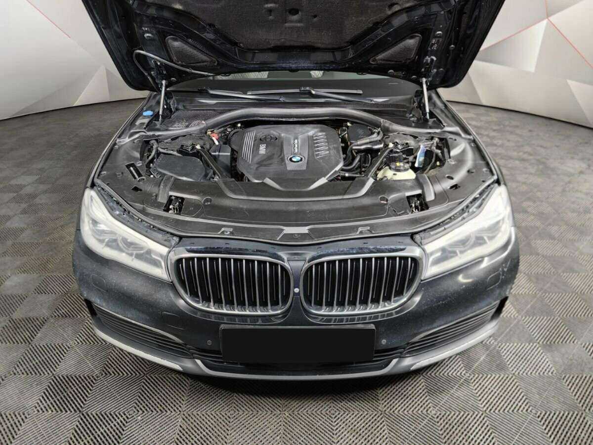 BMW 7 серии с пробегом — 2015 год. Фото: #16