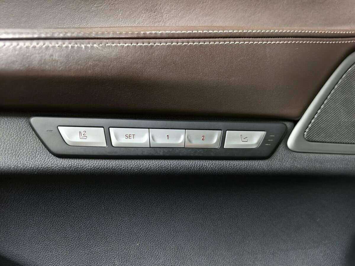 BMW 7 серии с пробегом — 2015 год. Фото: #19