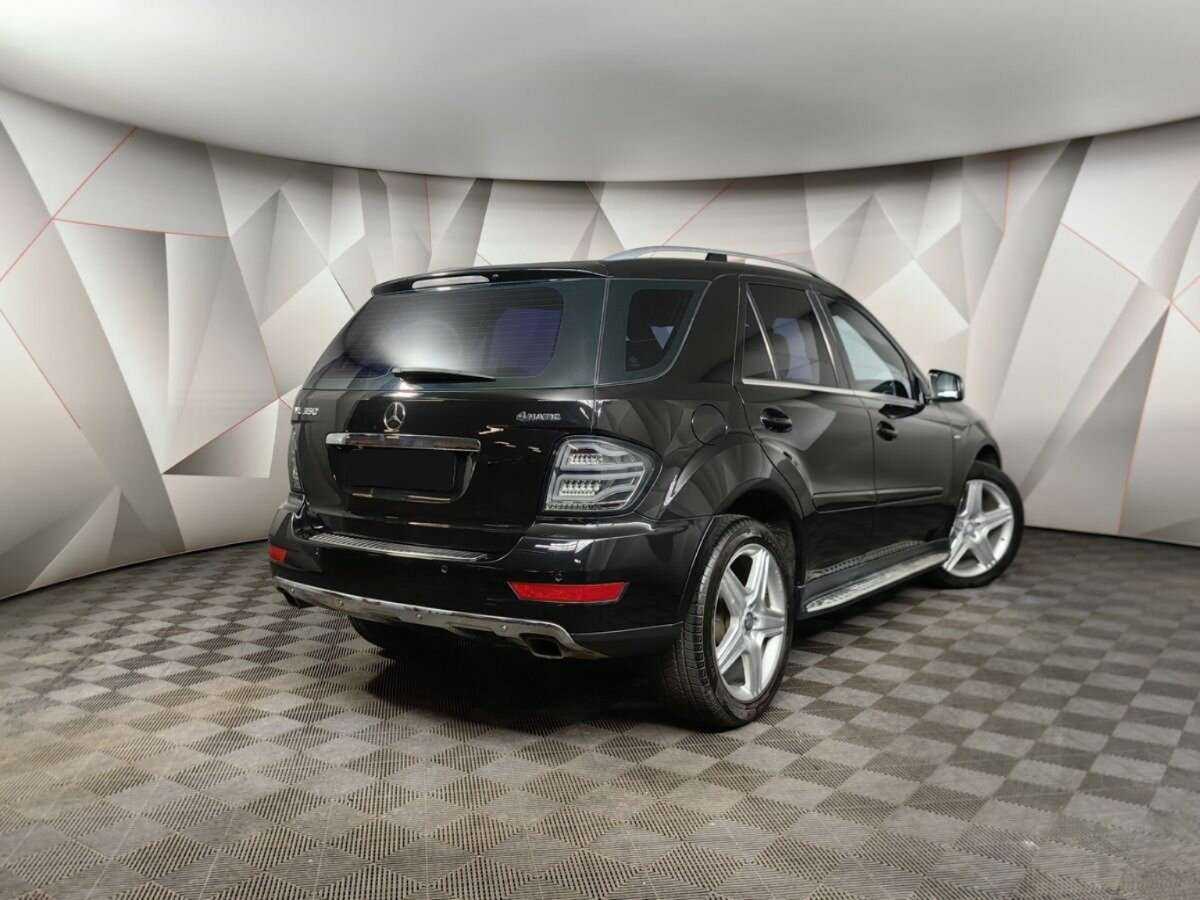 Mercedes-Benz M-Класс с пробегом — 2011 год. Фото: #1