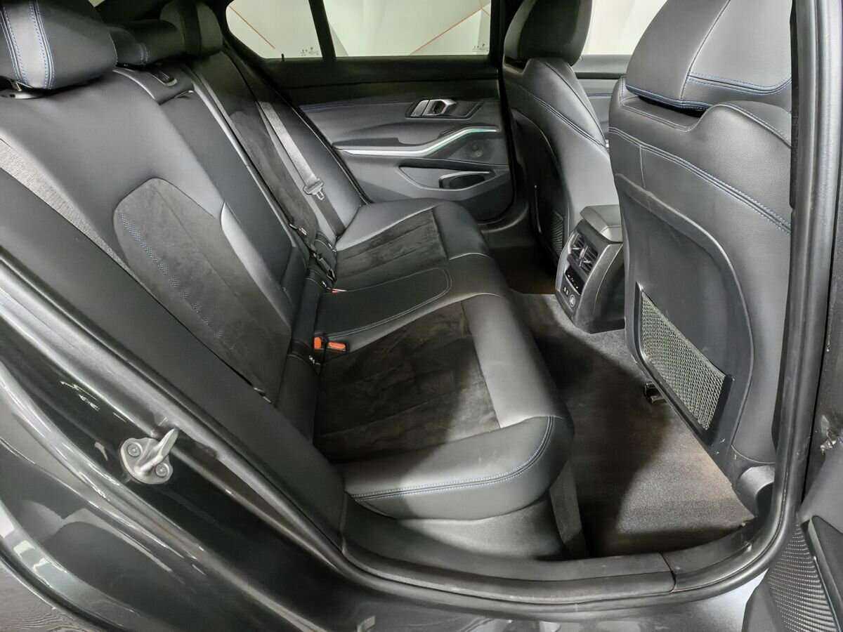 BMW 3 серии с пробегом — 2020 год. Фото: #11