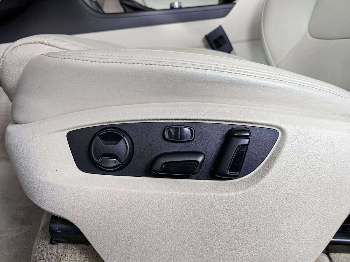 Volkswagen Touareg с пробегом — 2016 год. Фото: #14