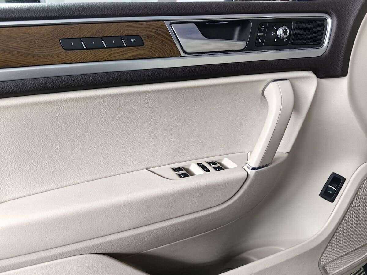 Volkswagen Touareg с пробегом — 2016 год. Фото: #15