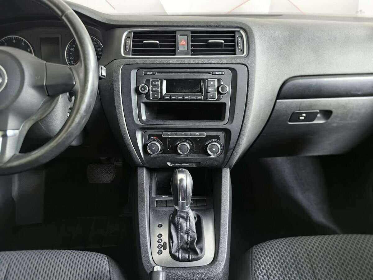 Volkswagen Jetta с пробегом — 2011 год. Фото: #8