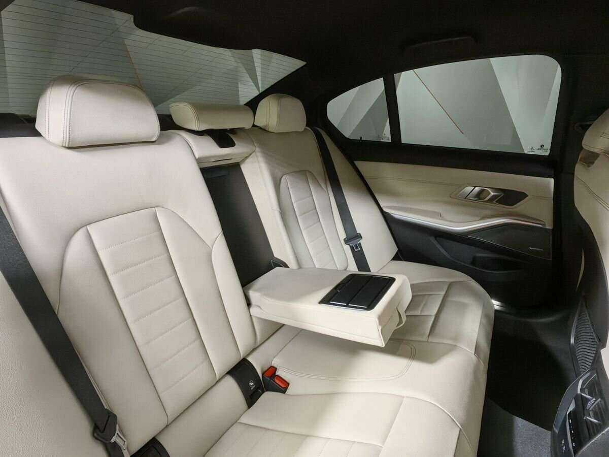 BMW 3 серии с пробегом — 2021 год. Фото: #12