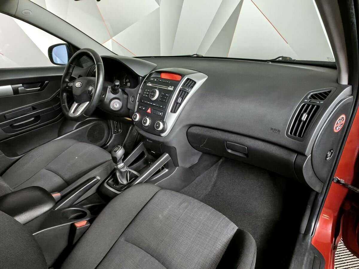 Kia Ceed с пробегом — 2010 год. Фото: #8