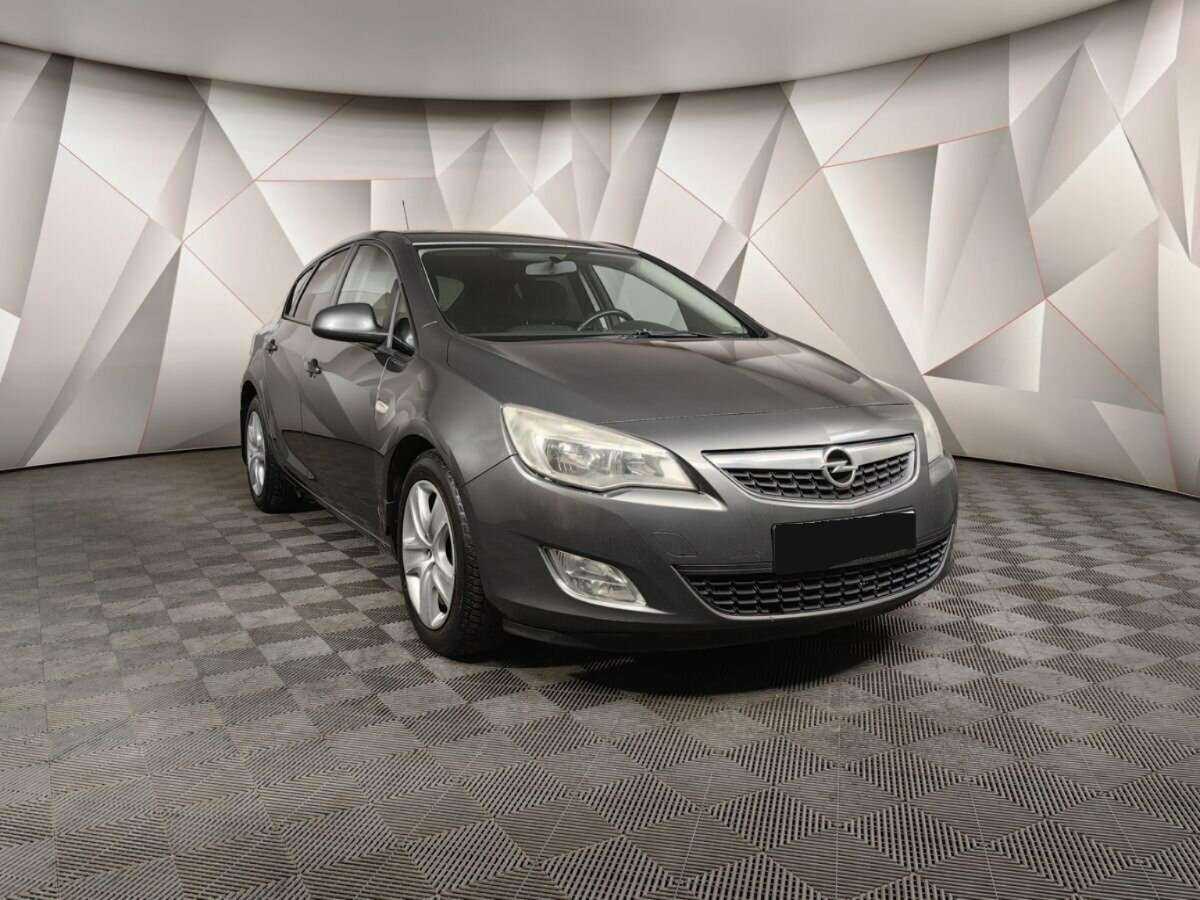 Opel Astra с пробегом — 2011 год. Фото: #2
