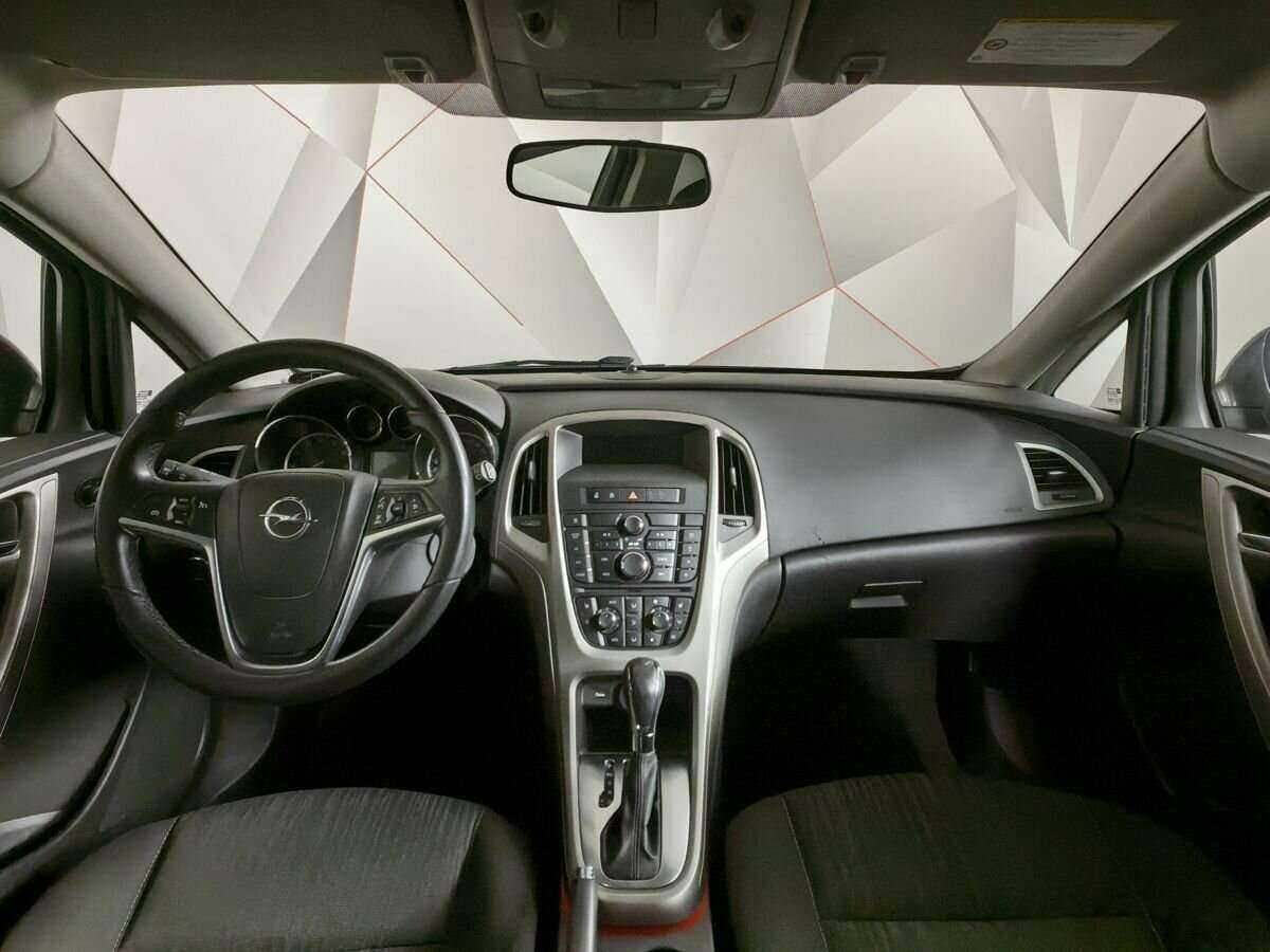 Opel Astra с пробегом — 2011 год. Фото: #9