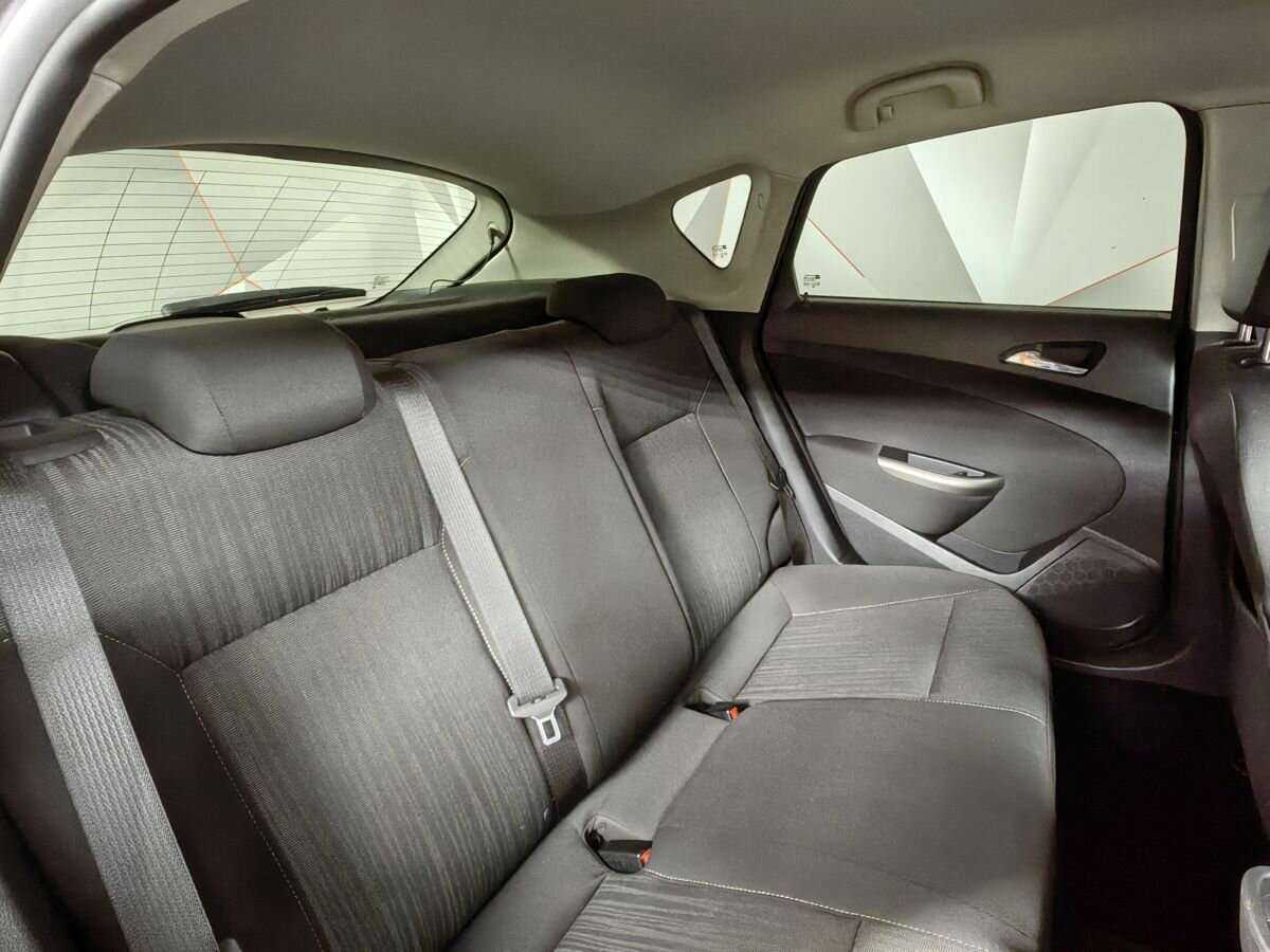 Opel Astra с пробегом — 2011 год. Фото: #12