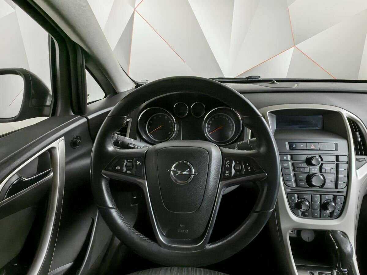 Opel Astra с пробегом — 2011 год. Фото: #14