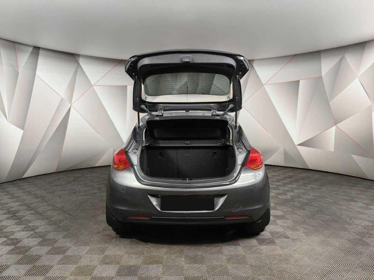 Opel Astra с пробегом — 2011 год. Фото: #15