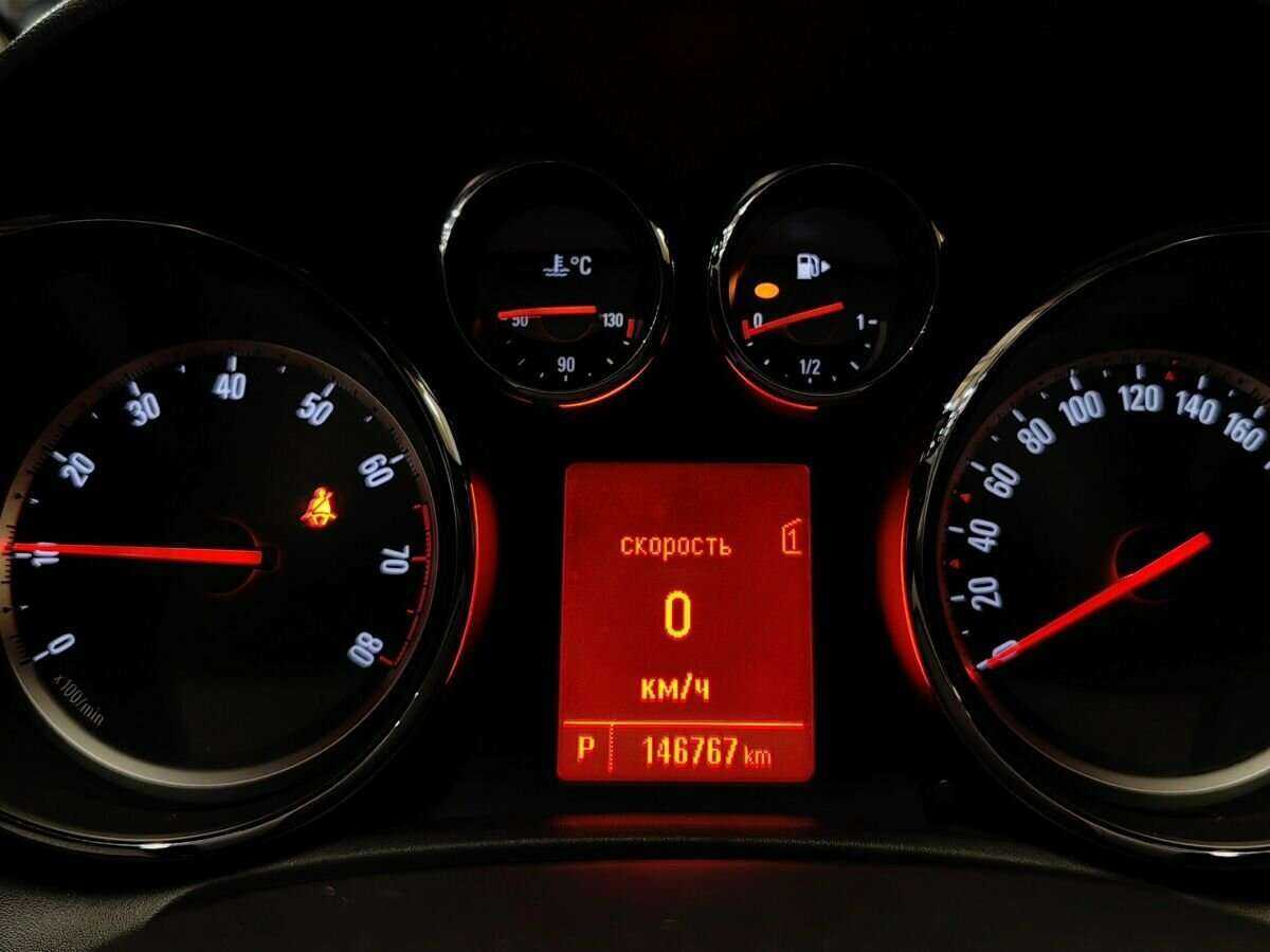 Opel Astra с пробегом — 2011 год. Фото: #16