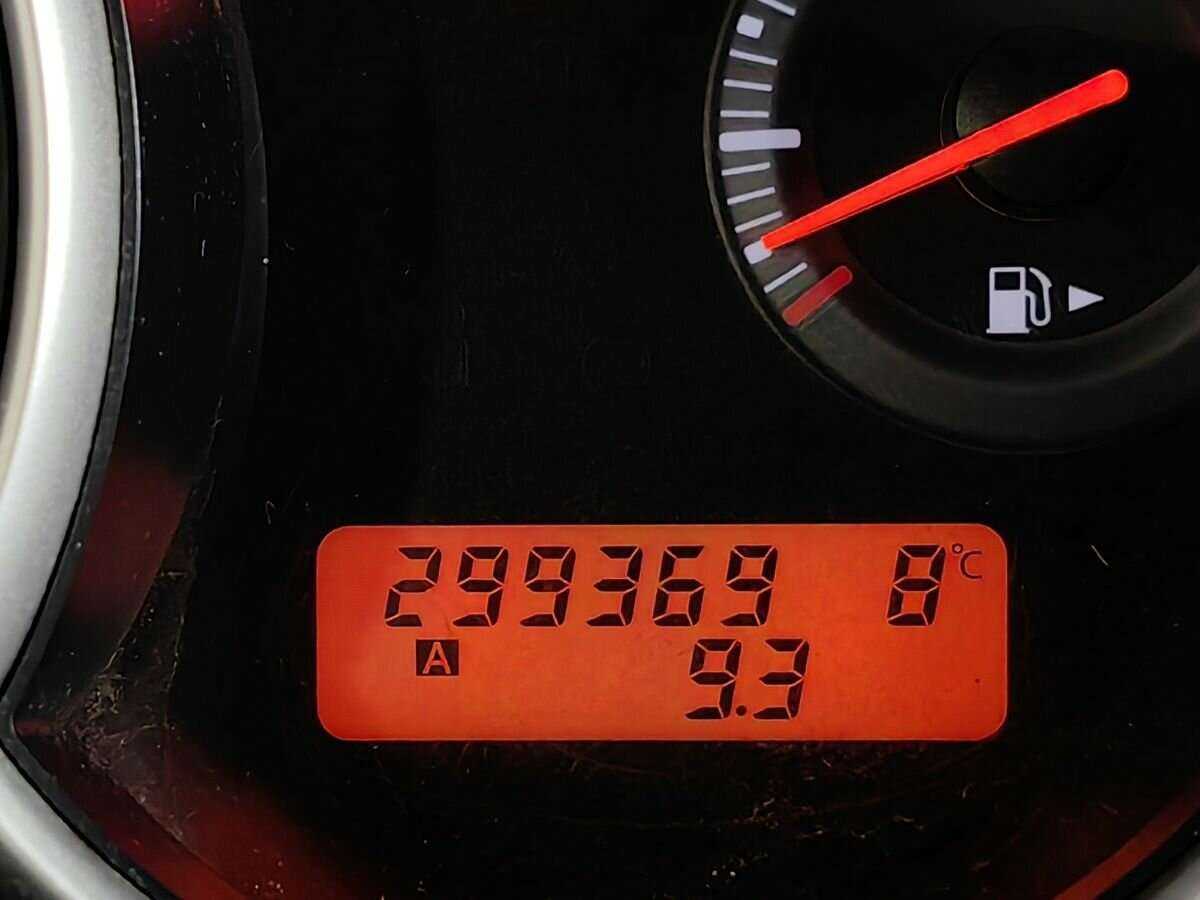 Nissan Tiida с пробегом — 2010 год. Фото: #15