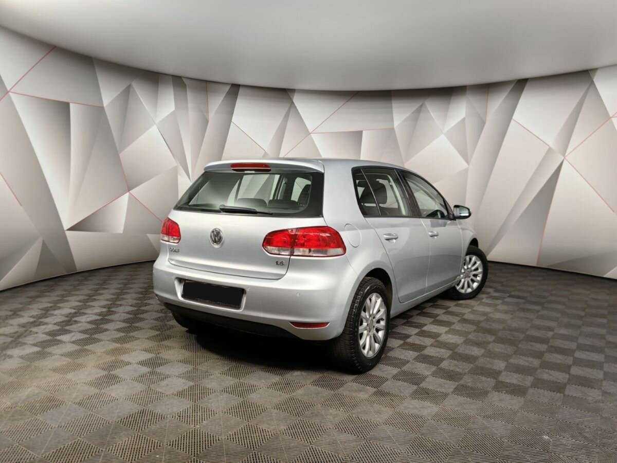 Volkswagen Golf с пробегом — 2010 год. Фото: #1