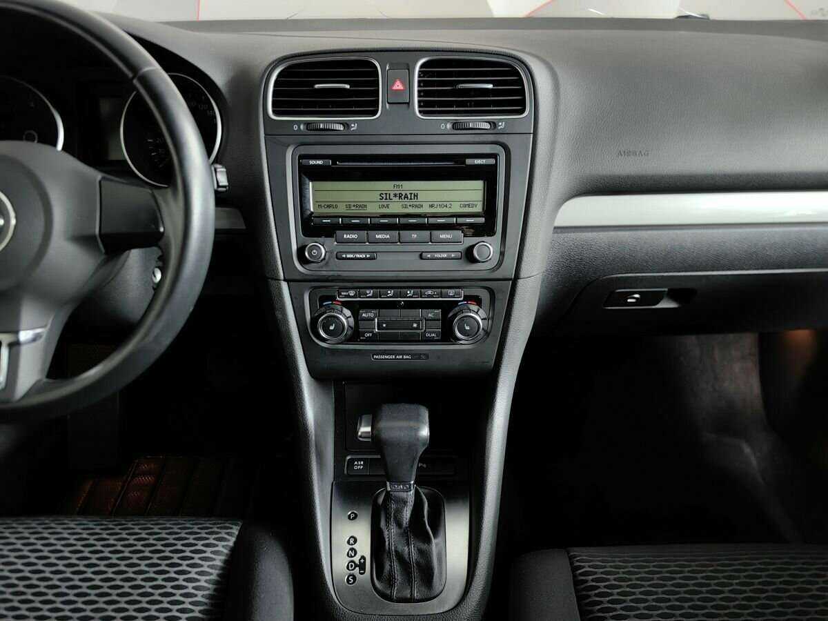 Volkswagen Golf с пробегом — 2010 год. Фото: #8