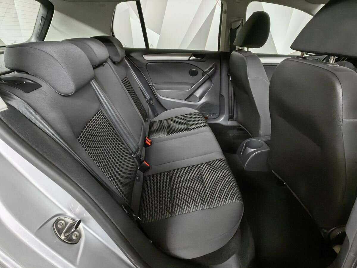 Volkswagen Golf с пробегом — 2010 год. Фото: #9