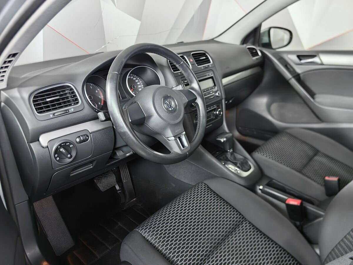 Volkswagen Golf с пробегом — 2010 год. Фото: #11