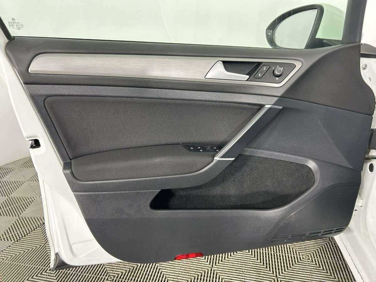 Volkswagen Golf с пробегом — 2015 год. Фото: #7