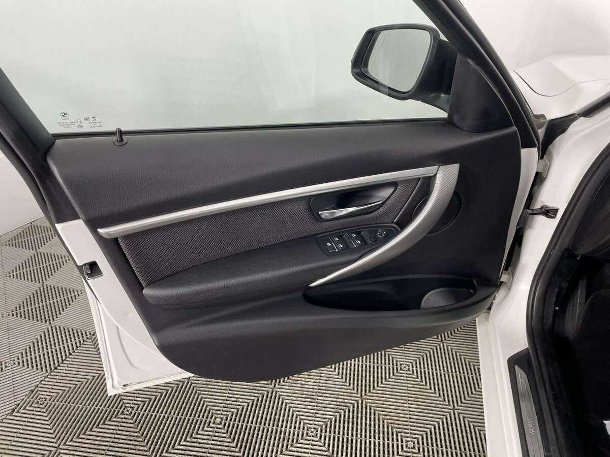 BMW 3 серии с пробегом — 2018 год. Фото: #7