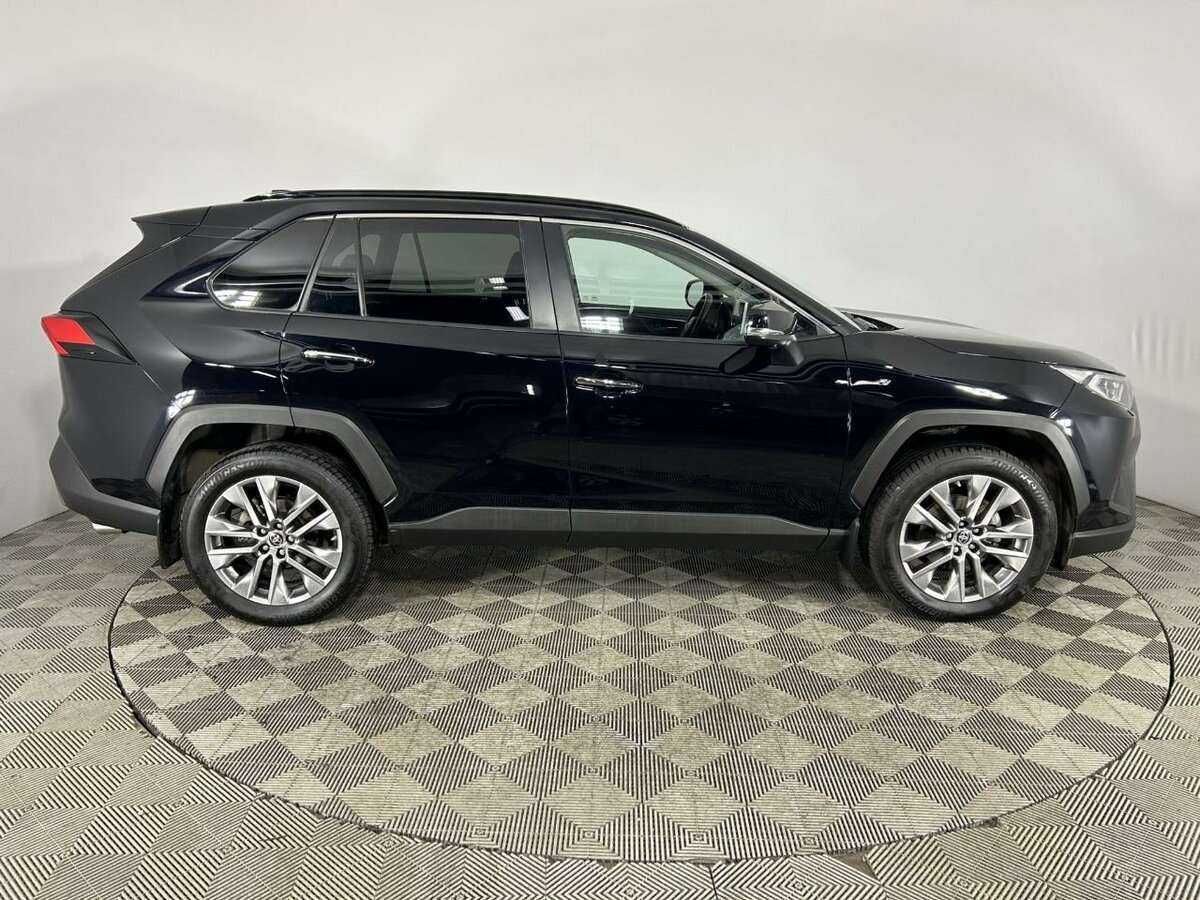 Toyota RAV4 с пробегом — 2022 год. Фото: #3