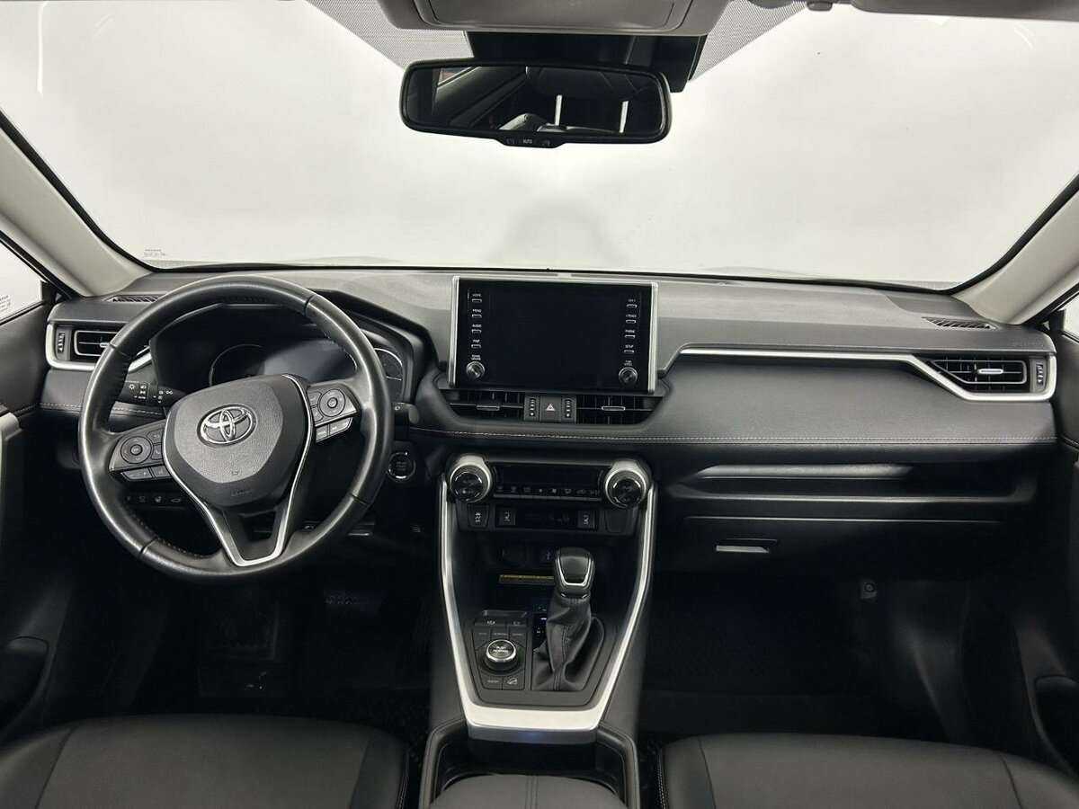 Toyota RAV4 с пробегом — 2022 год. Фото: #6