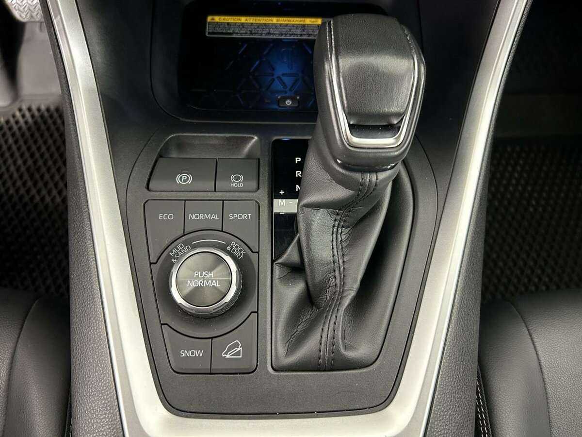 Toyota RAV4 с пробегом — 2022 год. Фото: #12