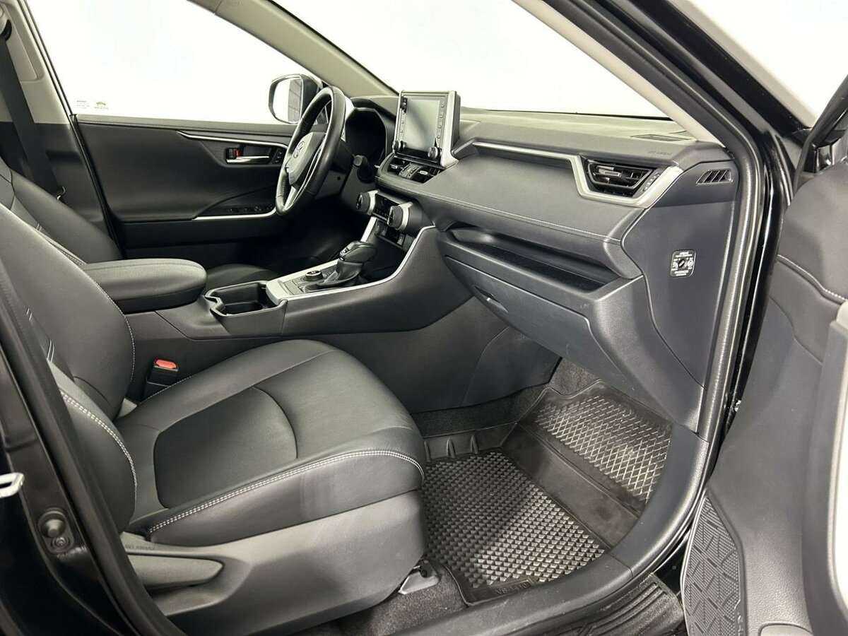 Toyota RAV4 с пробегом — 2022 год. Фото: #13