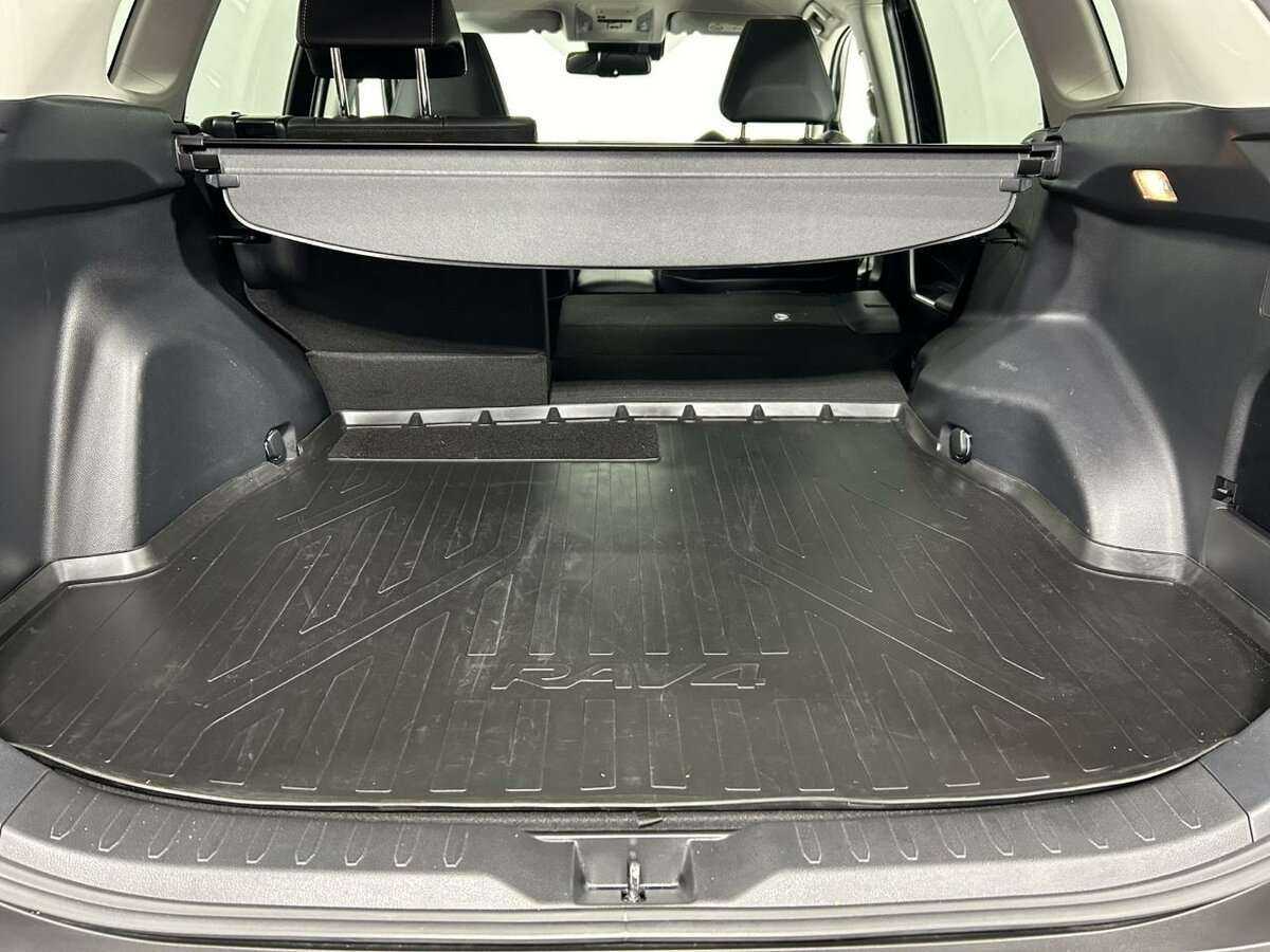 Toyota RAV4 с пробегом — 2022 год. Фото: #17