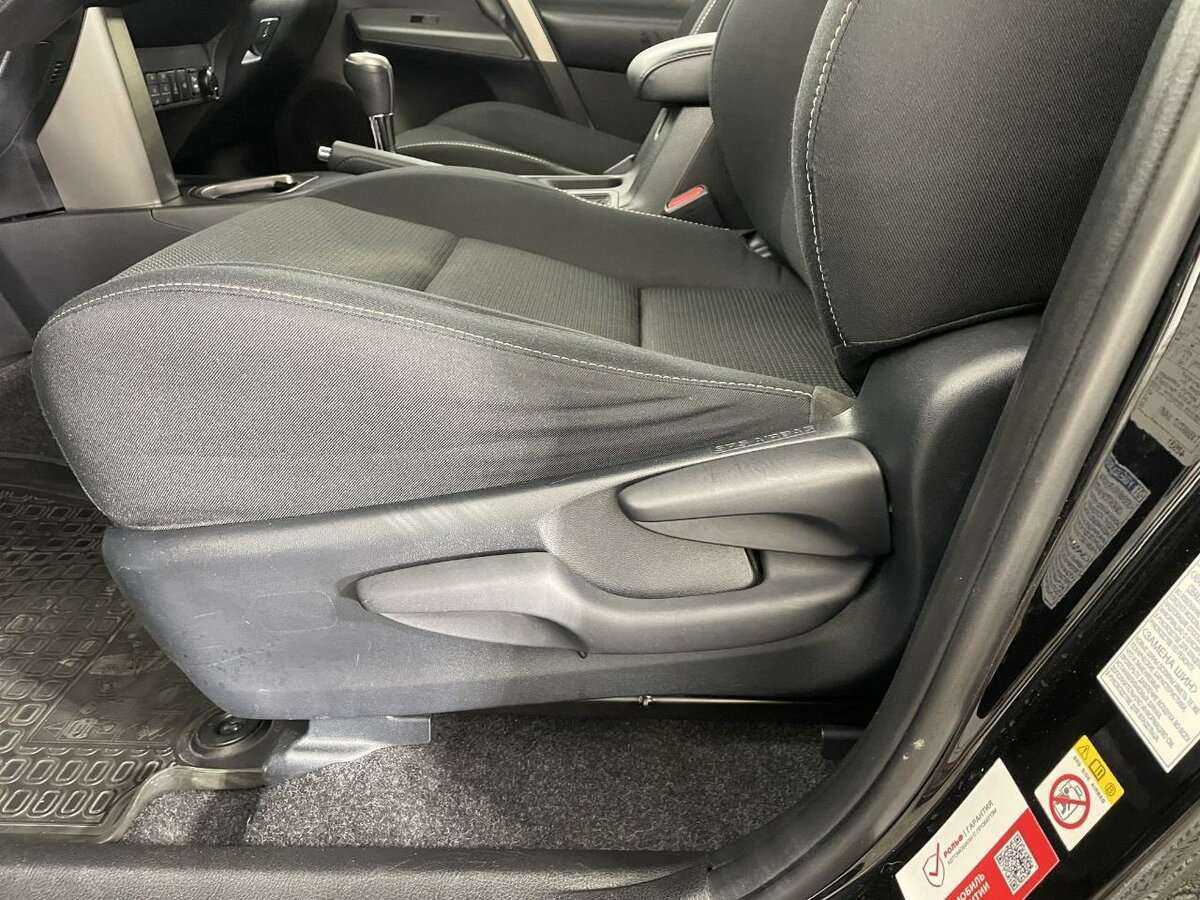 Toyota RAV4 с пробегом — 2018 год. Фото: #9