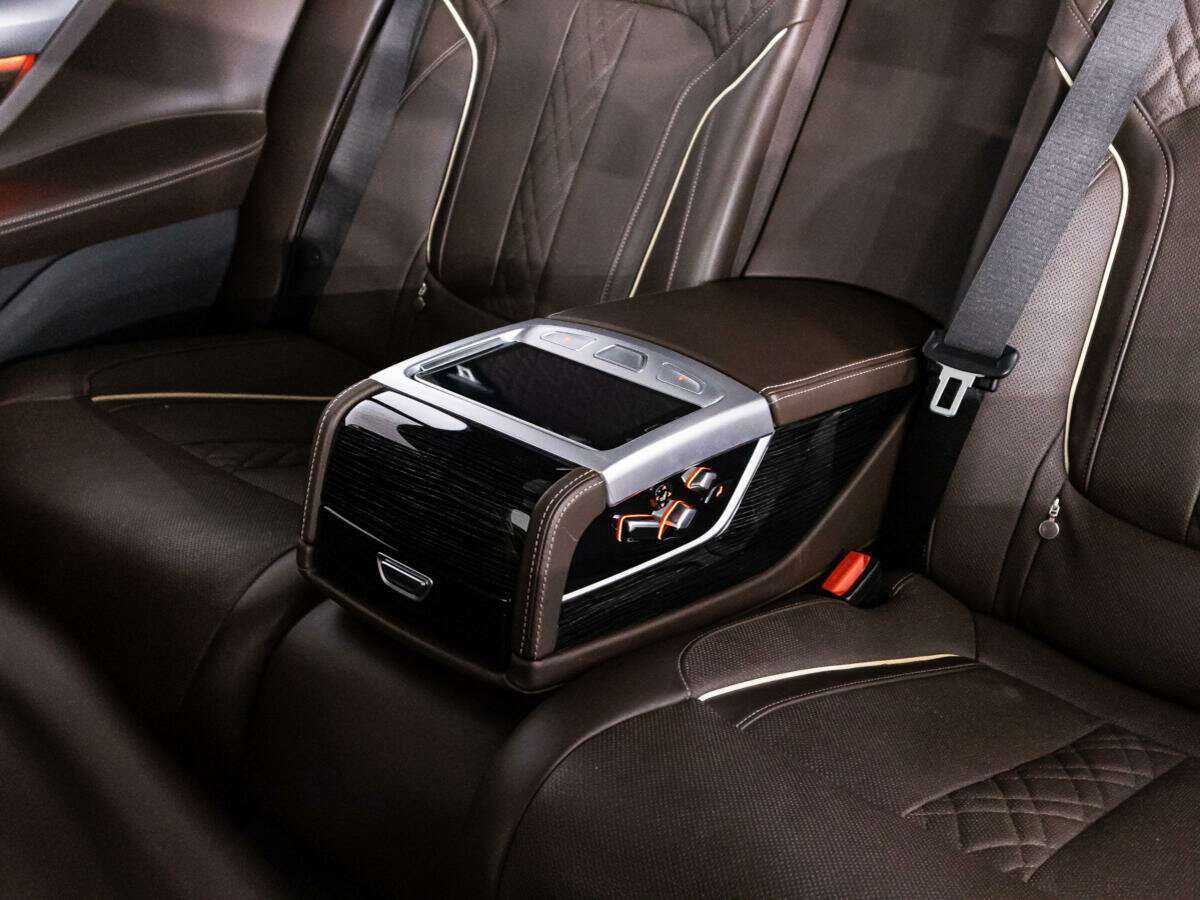 BMW 7 серии с пробегом — 2018 год. Фото: #17