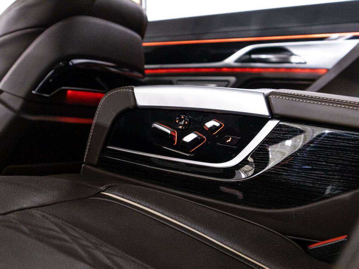 BMW 7 серии с пробегом — 2018 год. Фото: #18