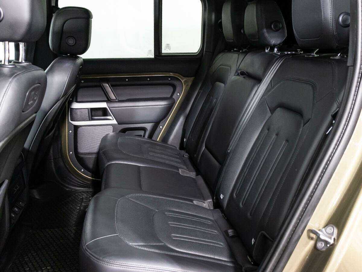 Land Rover Defender с пробегом — 2020 год. Фото: #8