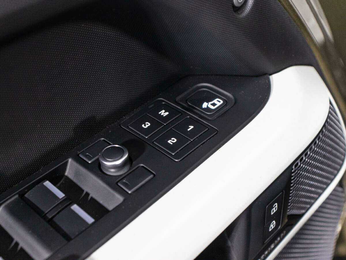 Land Rover Defender с пробегом — 2020 год. Фото: #16