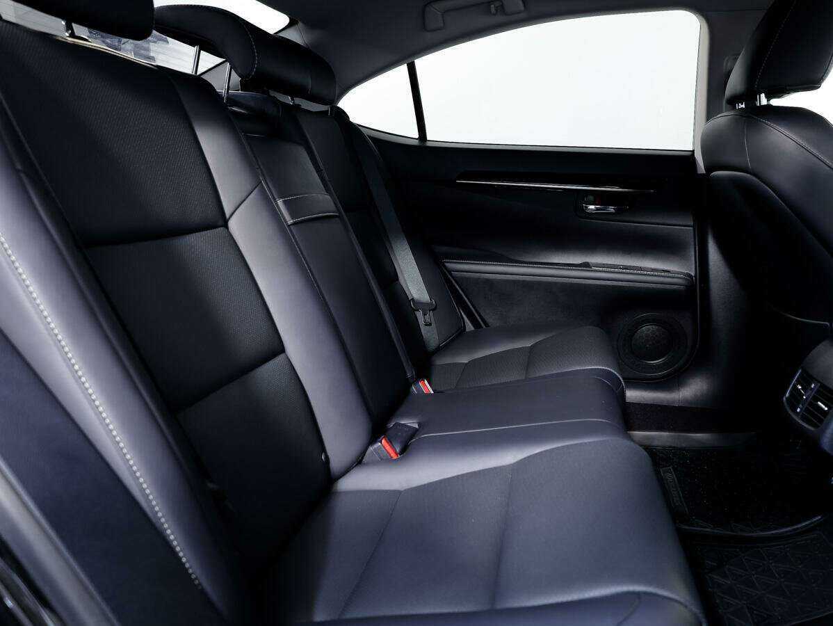 Lexus ES с пробегом — 2017 год. Фото: #11