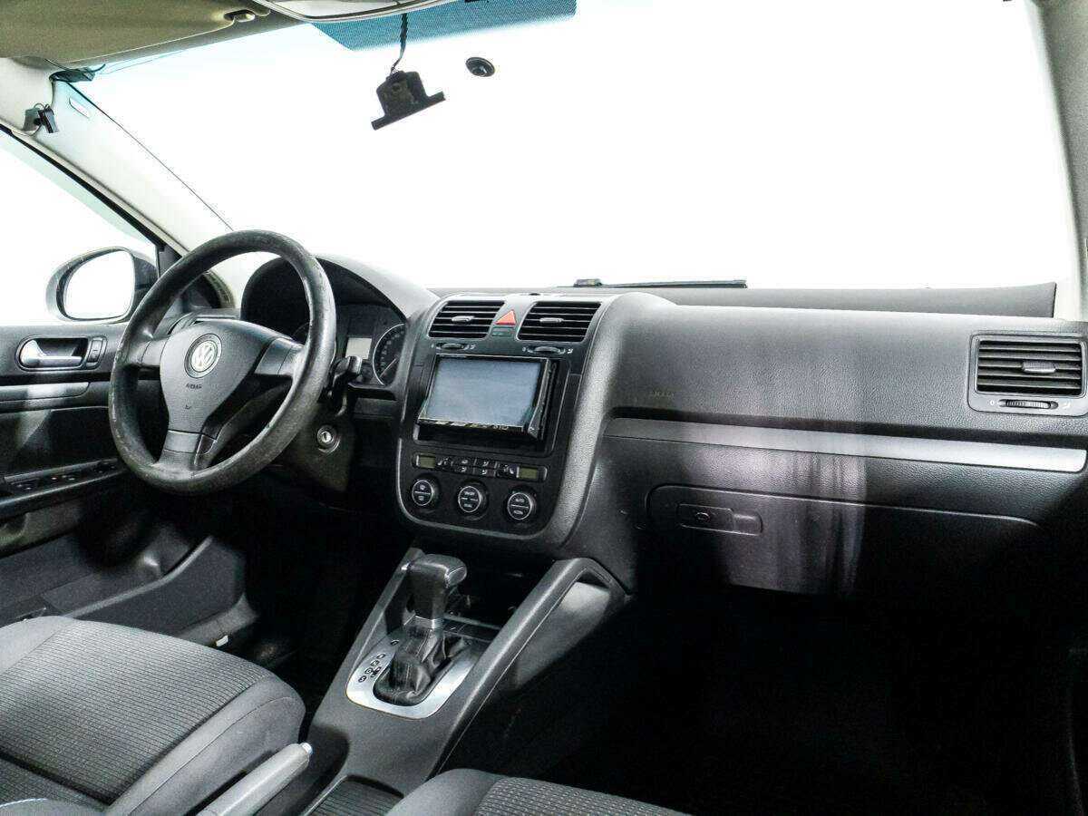 Volkswagen Jetta с пробегом — 2006 год. Фото: #8