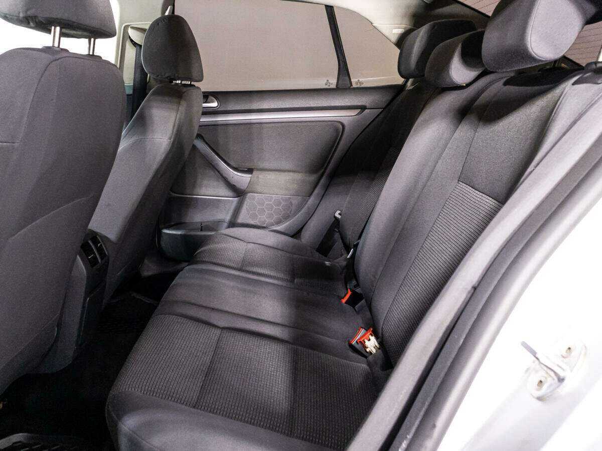 Volkswagen Jetta с пробегом — 2006 год. Фото: #9