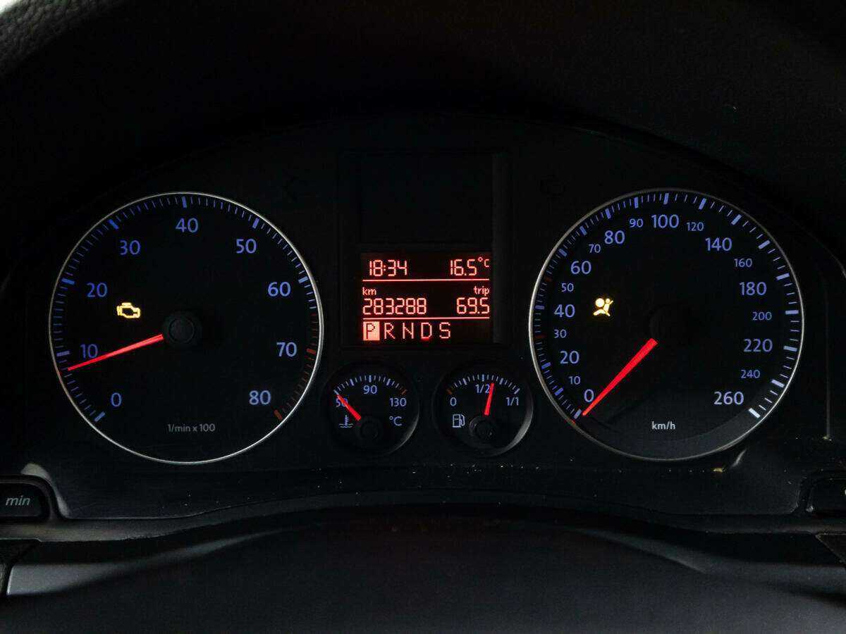 Volkswagen Jetta с пробегом — 2006 год. Фото: #11