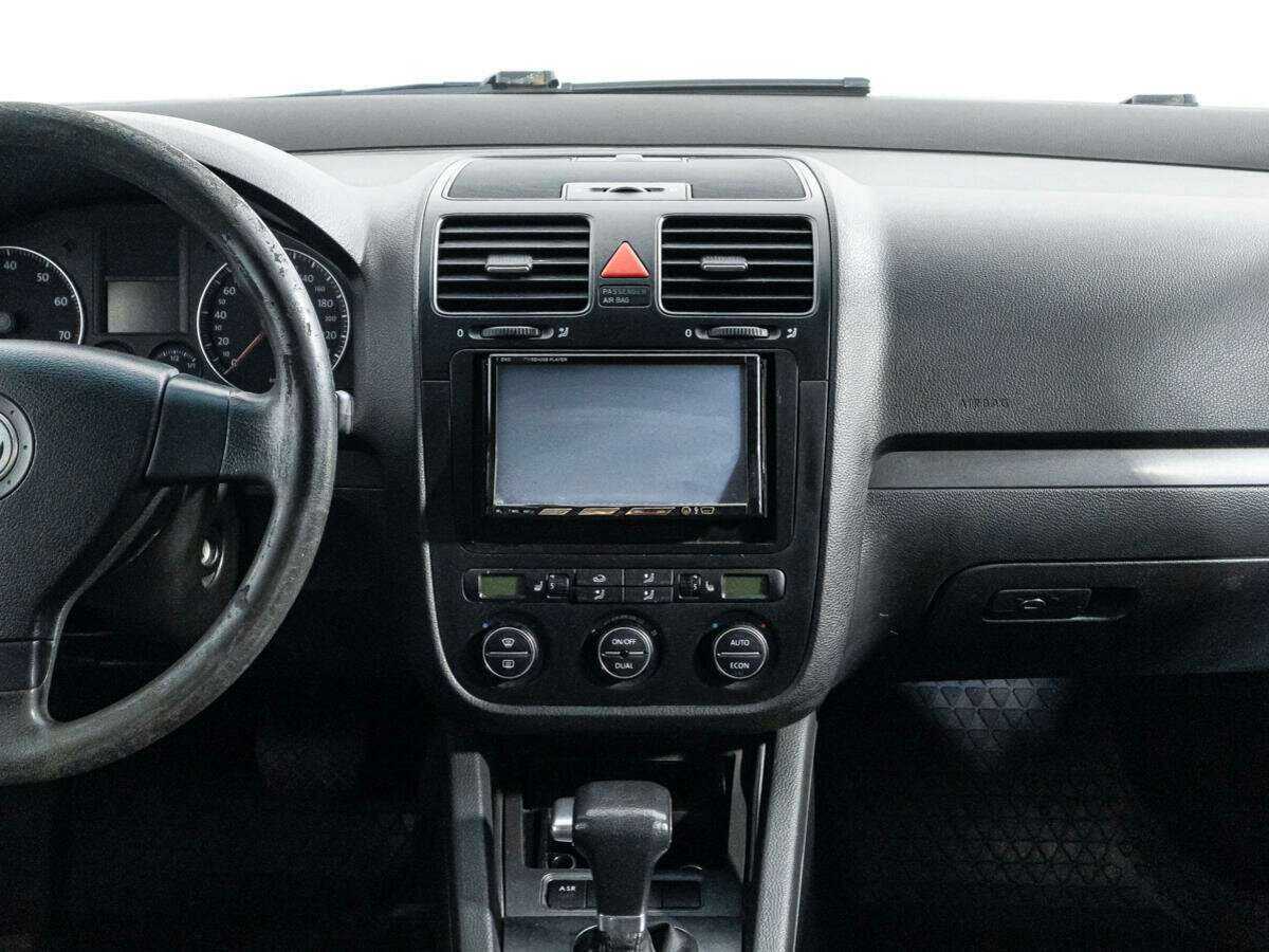 Volkswagen Jetta с пробегом — 2006 год. Фото: #13