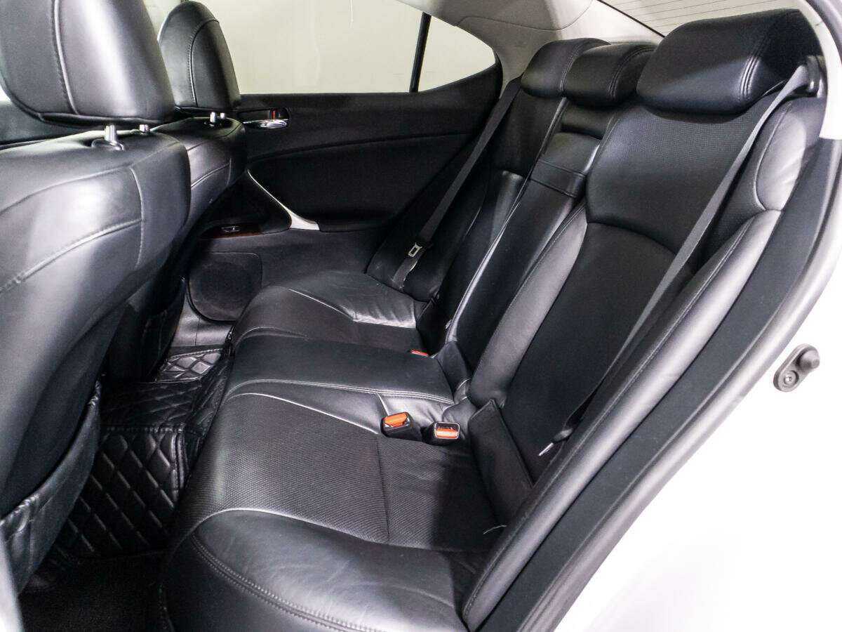 Lexus IS с пробегом — 2007 год. Фото: #9