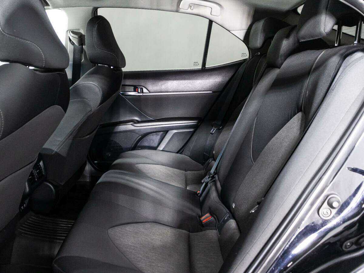 Toyota Camry с пробегом — 2021 год. Фото: #9