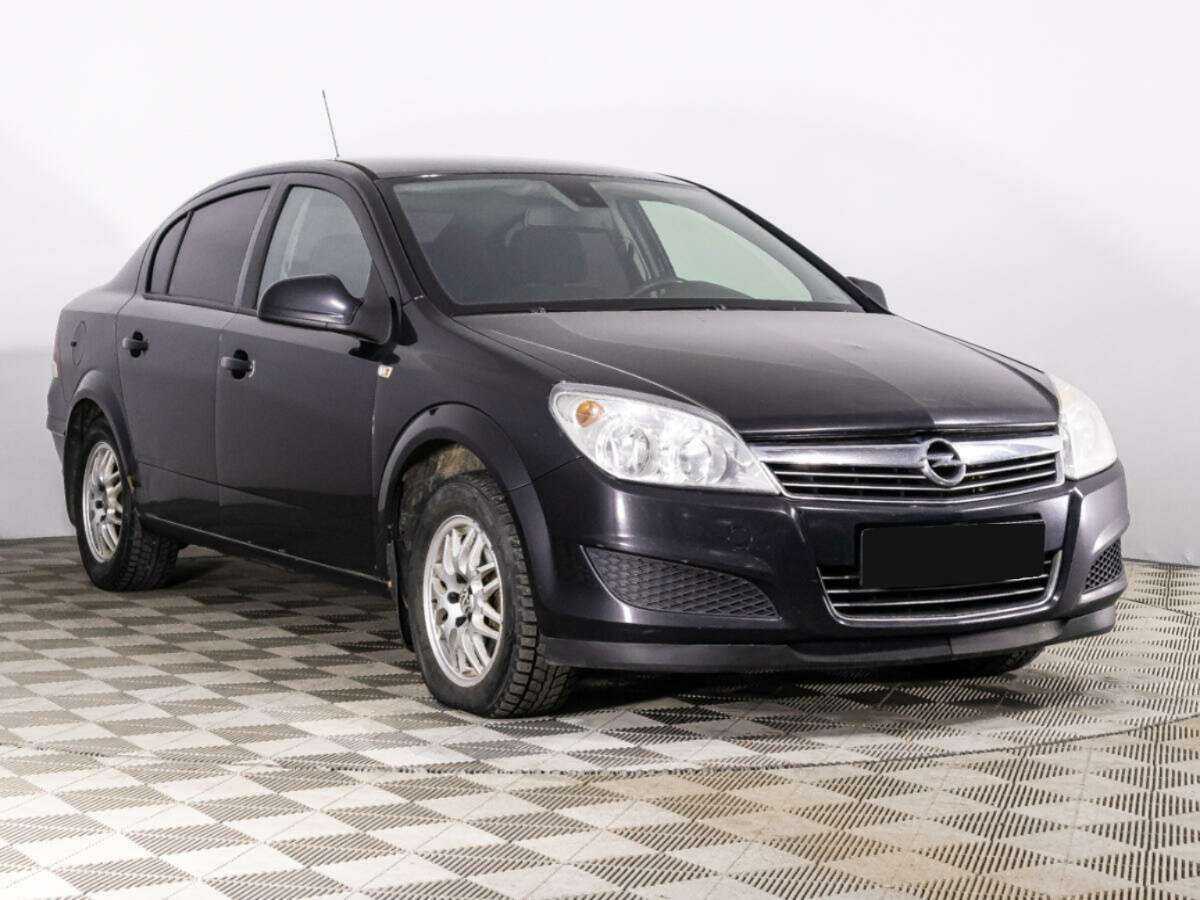 Opel Astra с пробегом — 2011 год. Фото: #2