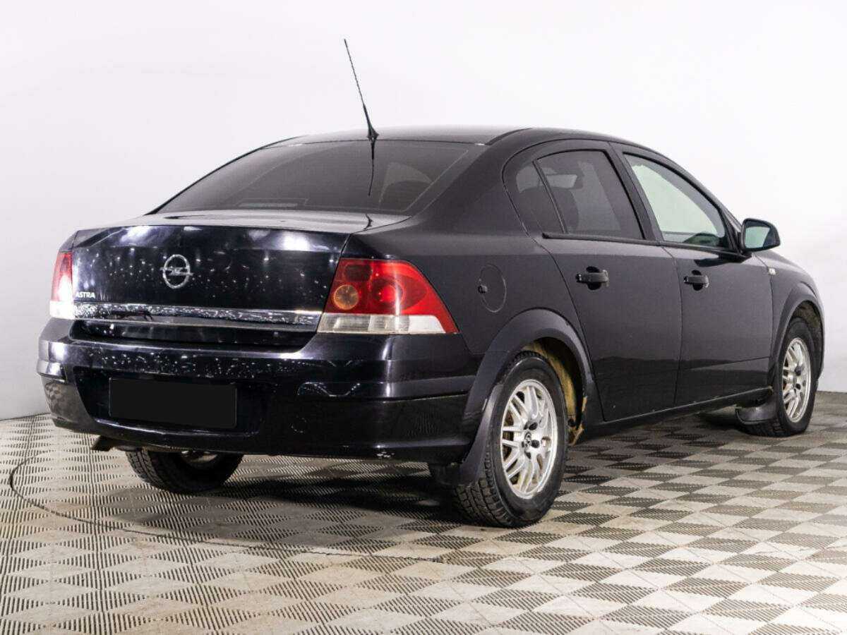 Opel Astra с пробегом — 2011 год. Фото: #4