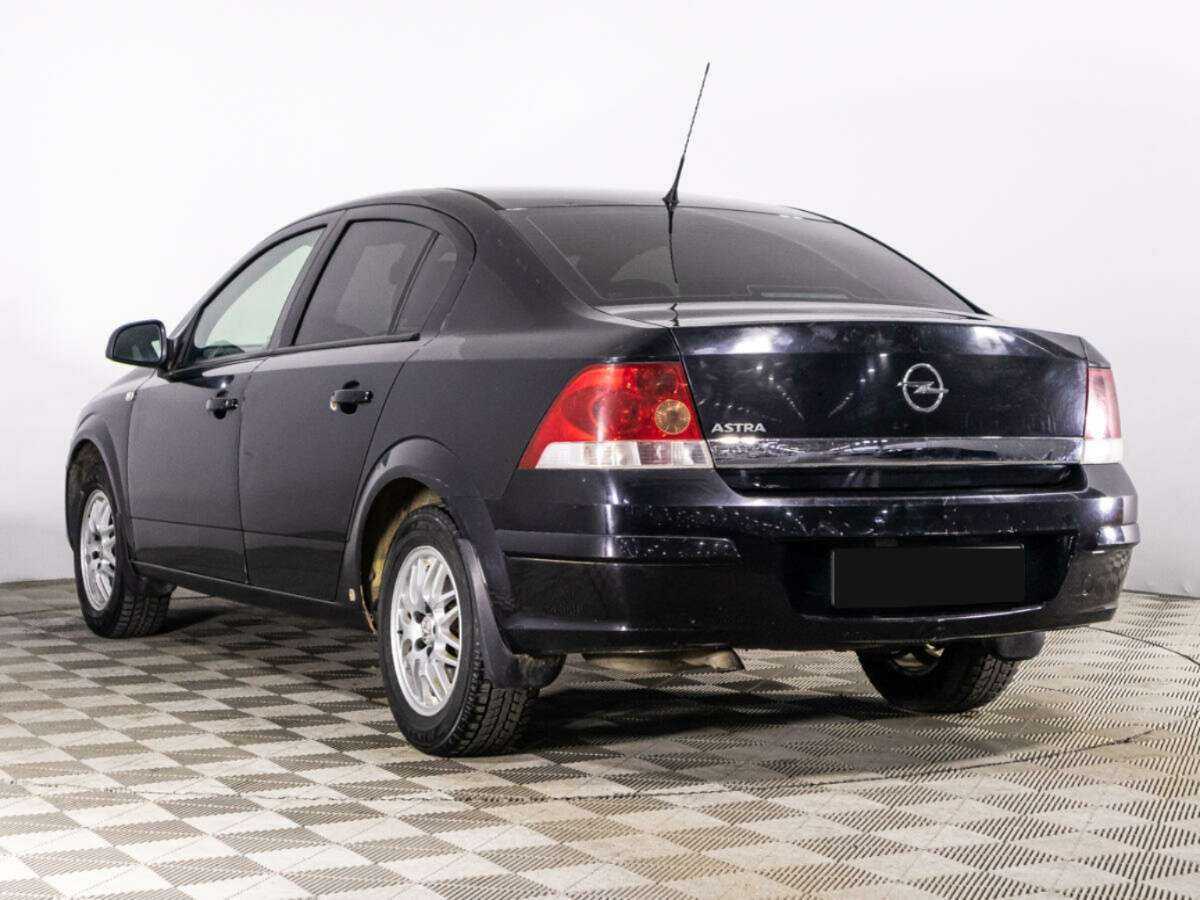 Opel Astra с пробегом — 2011 год. Фото: #6