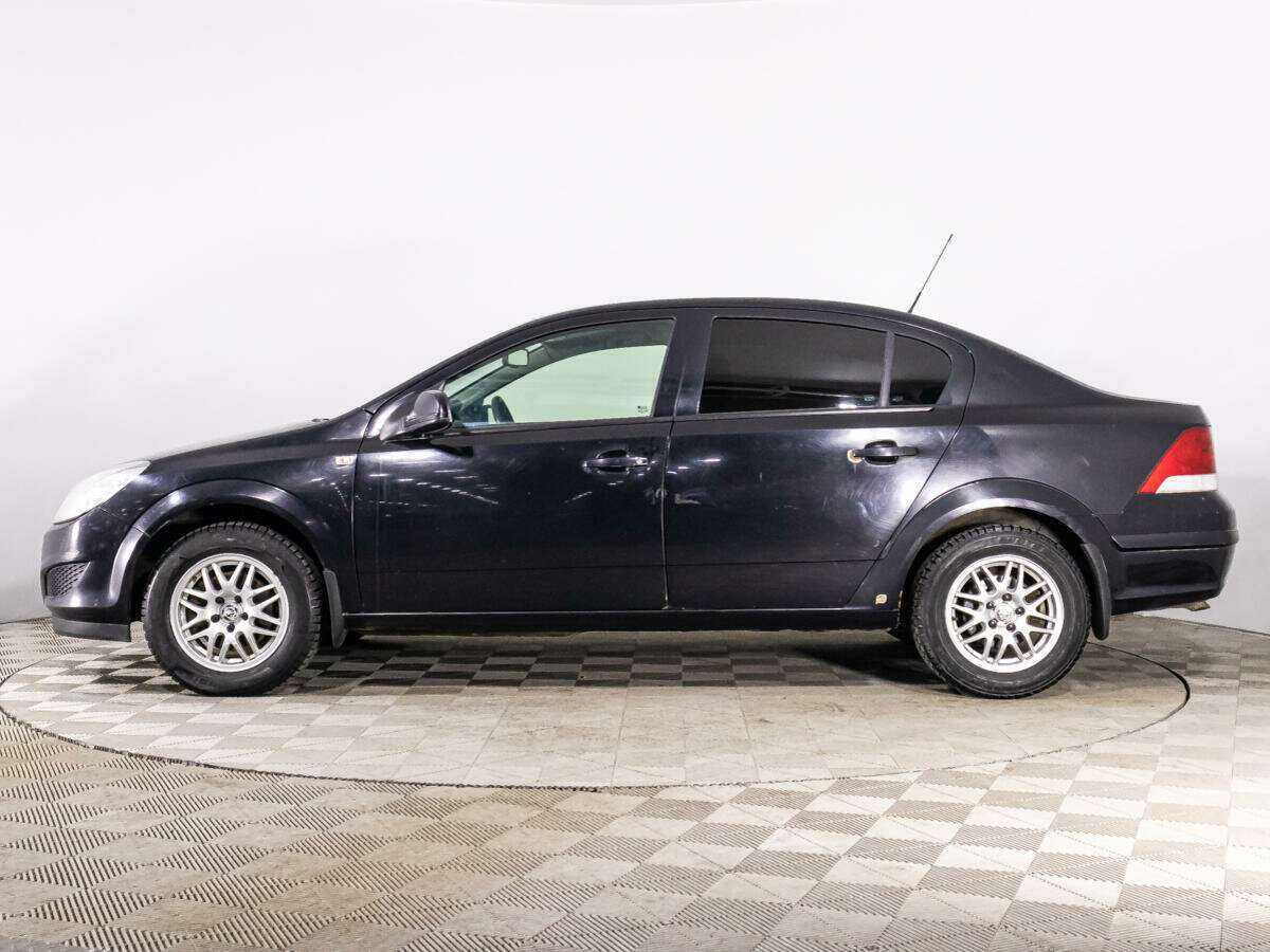 Opel Astra с пробегом — 2011 год. Фото: #7