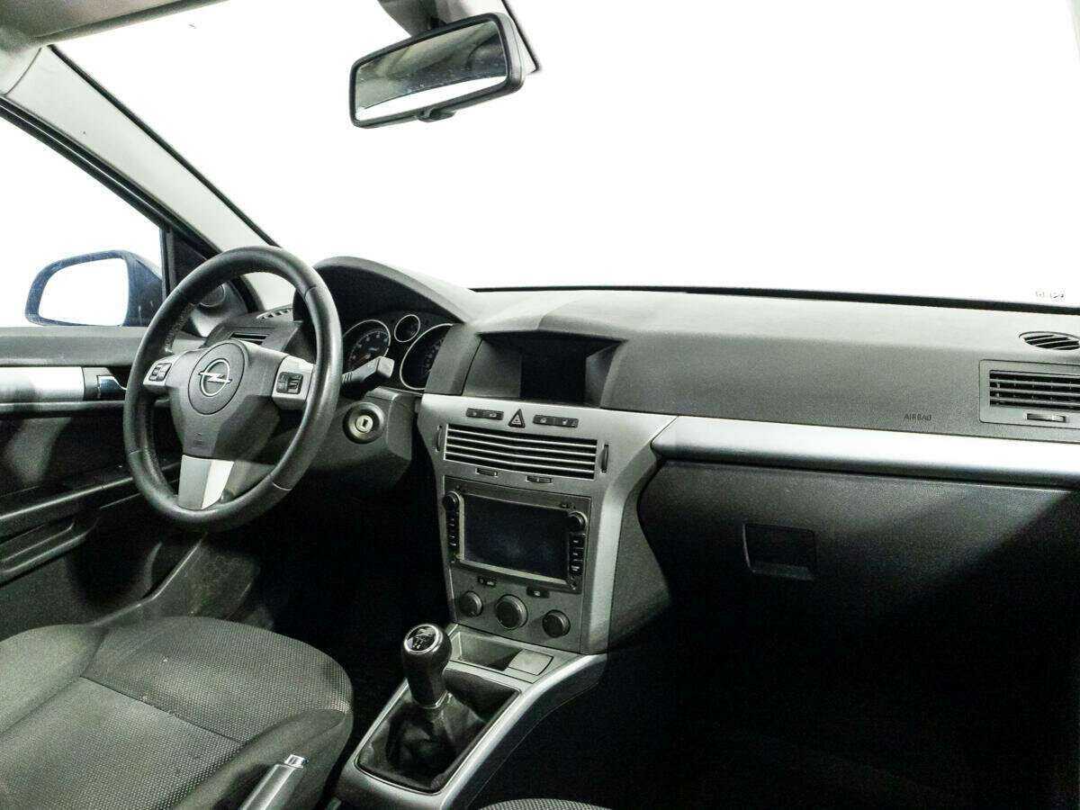 Opel Astra с пробегом — 2011 год. Фото: #8