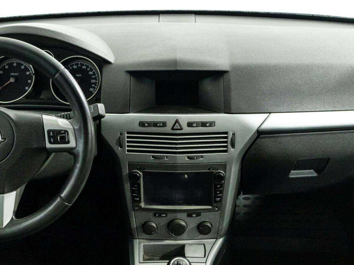 Opel Astra с пробегом — 2011 год. Фото: #12