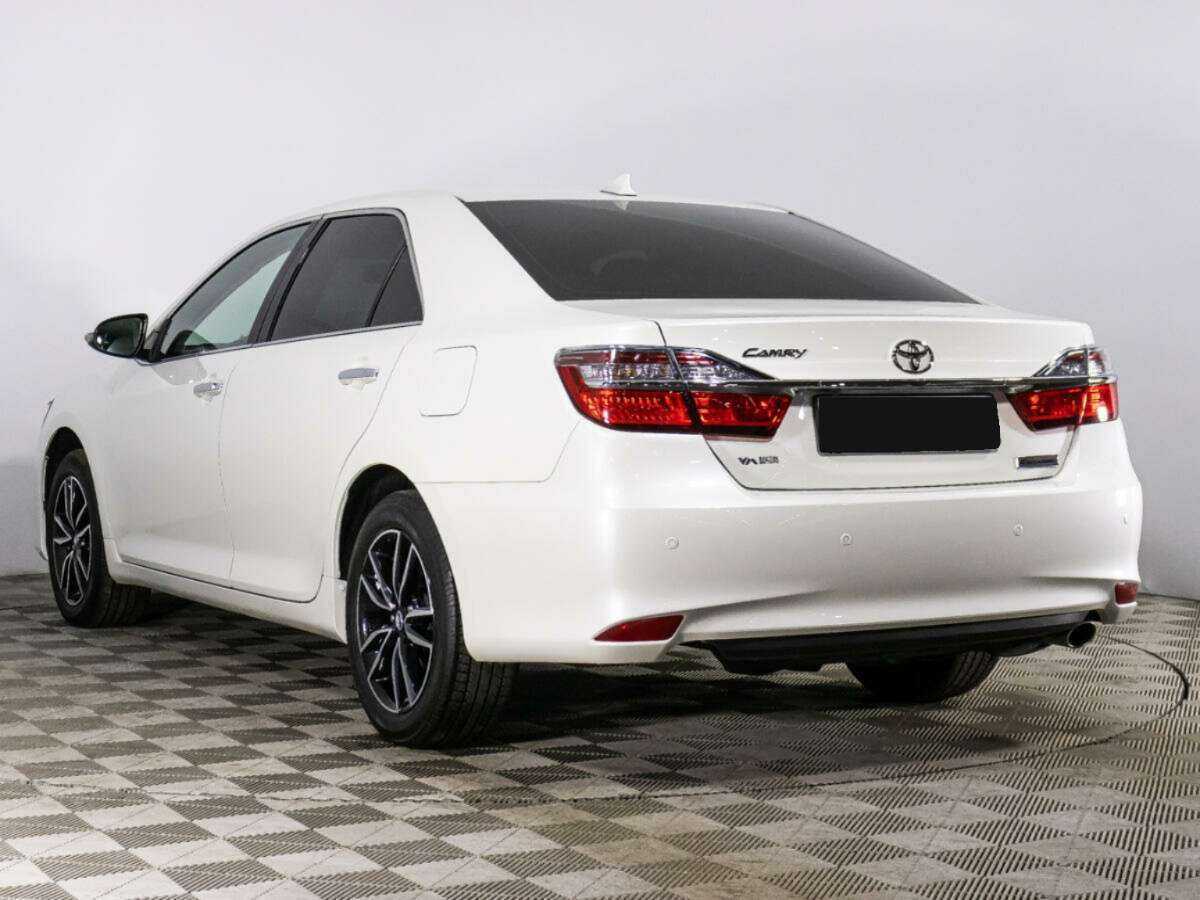 Toyota Camry с пробегом — 2017 год. Фото: #6