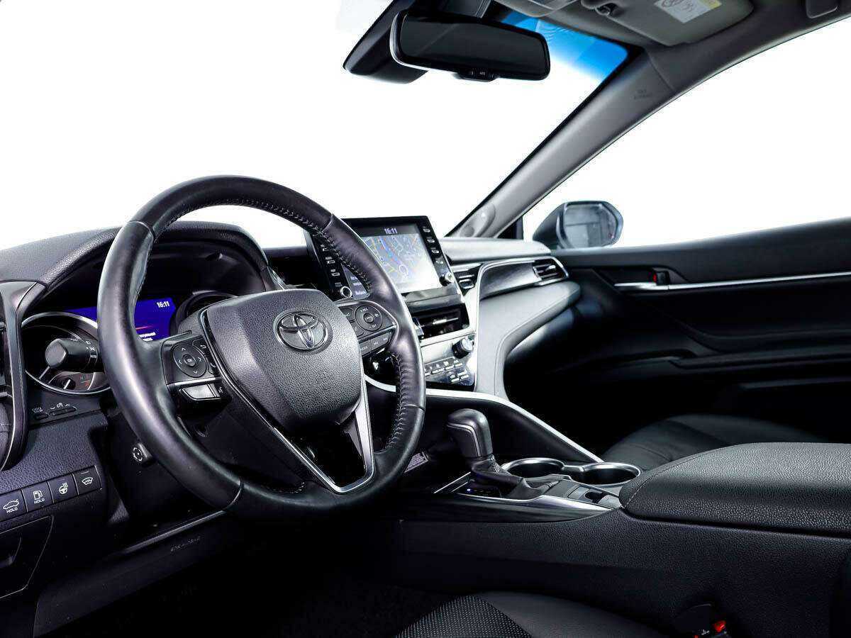 Toyota Camry с пробегом — 2021 год. Фото: #9
