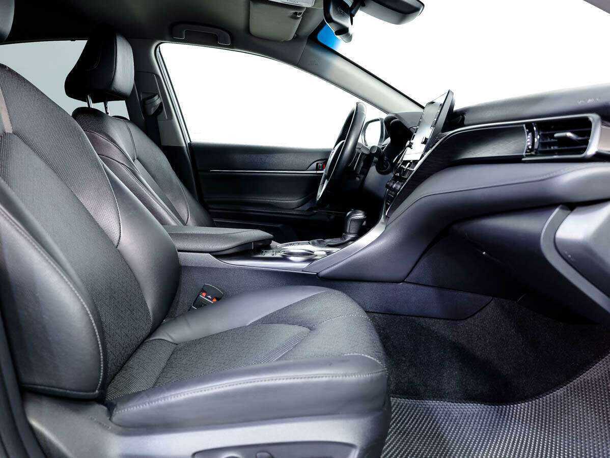 Toyota Camry с пробегом — 2021 год. Фото: #10