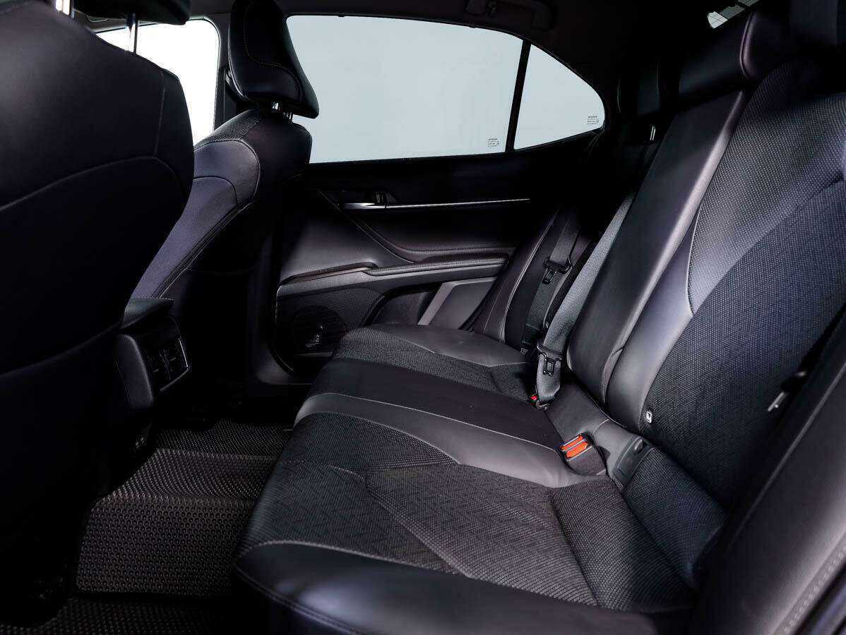 Toyota Camry с пробегом — 2021 год. Фото: #12